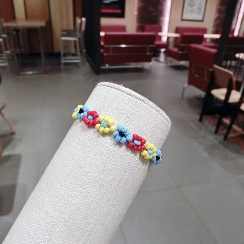2019 звезда того же браслета использует разноцветные бусины ручной работы