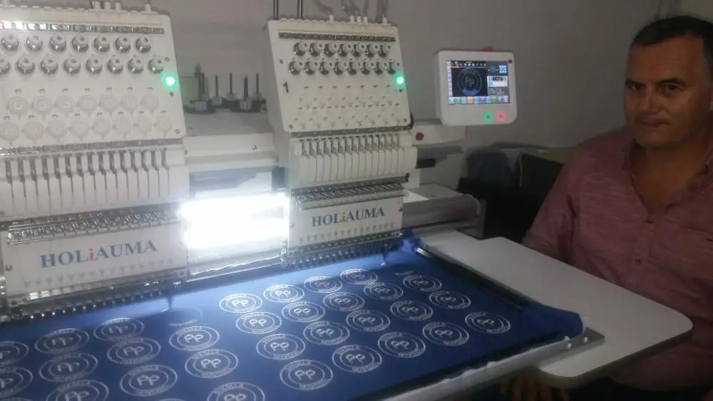 Автоматическая компьютерная швейная машина для вышивки шапок большого