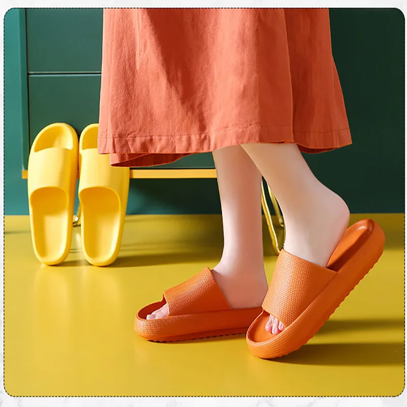 

Spot Home Solid Color Thick-Soled Slippers Couple Fashion Non-Slip Bathroom Slides Street Trend Slippers Wholesale