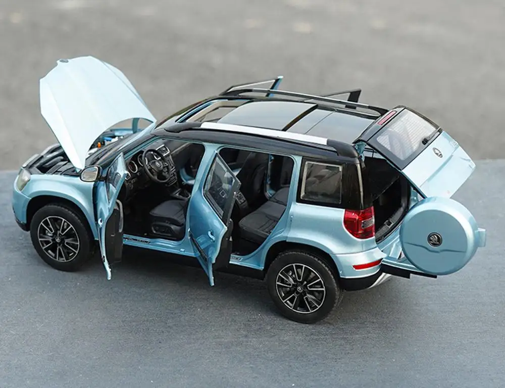 Коллекция голубых литых моделей автомобилей в масштабе 1/18 VW Volkswagen Skoda Yeti
