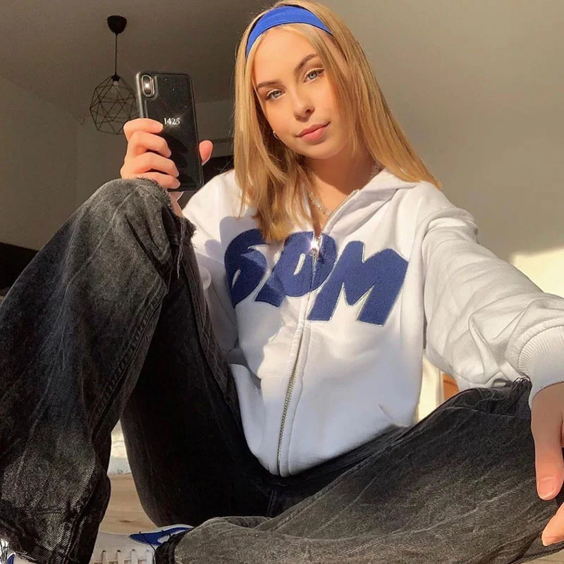 

Hoodies & Sweatshirts