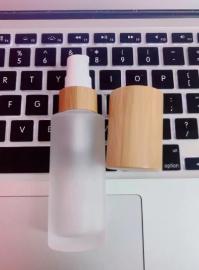 bamboo lotion cap 100 мл матовое прозрачное стекло флаконы для распыления эфирного масла бамбуковый распылитель для путешествий многоразовая бутылка прозрачный коричневый - Цвет: bamboo lotion cap