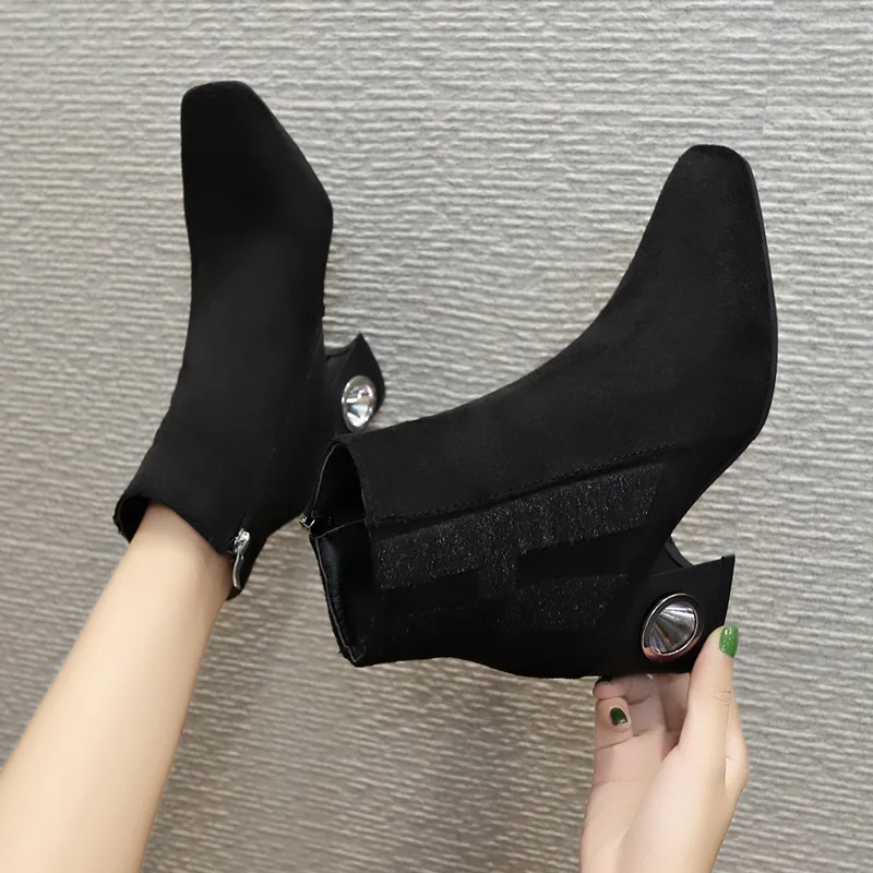 Женские замшевые ботинки-мартинсы черные фиолетовые теплые однотонные ботинки