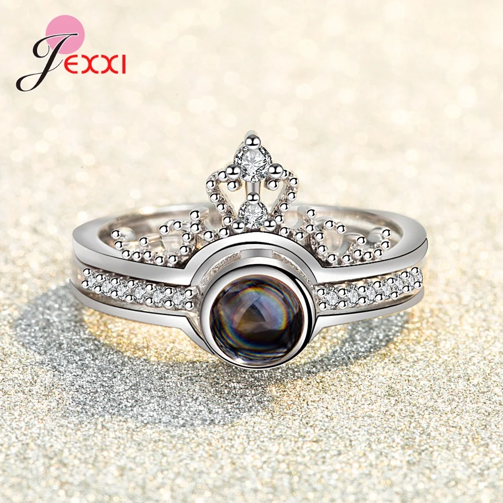 Женское кольцо из серебра 925 пробы с черным камнем