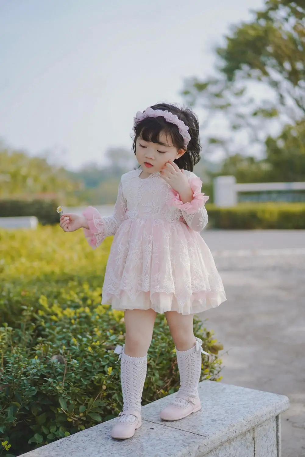 Весенне летнее розовое бежевое кружевное вышитое Дворцовое испанское винтажное