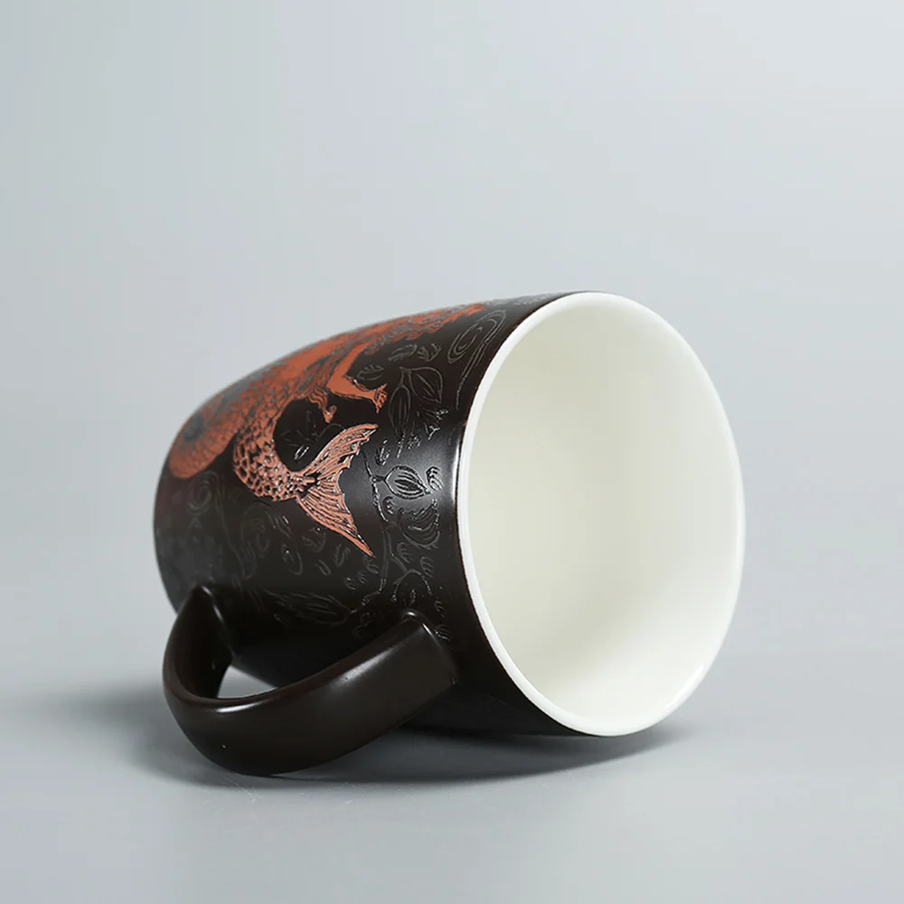 Классическая кофейная кружка с изображением русалки черного и золотого цвета из