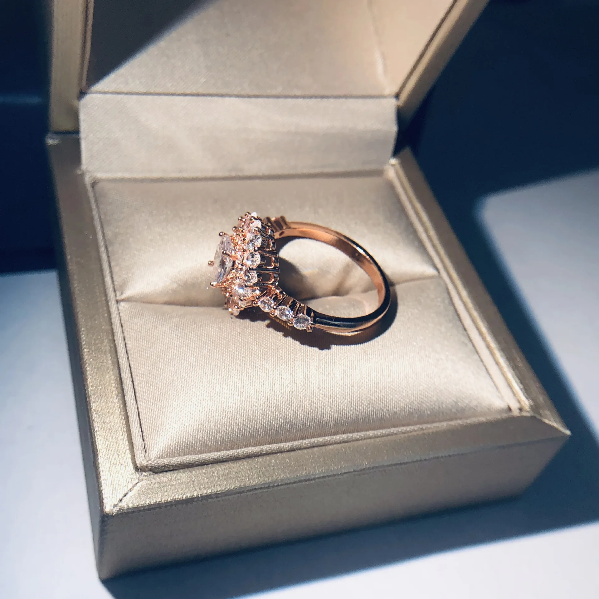 

100% Real 18K Rose Gold Ring Origin Natural 3 Carats Moissanite Gemstone Wedding Jewelry Luxury Invisible Setting Oval Rings Box