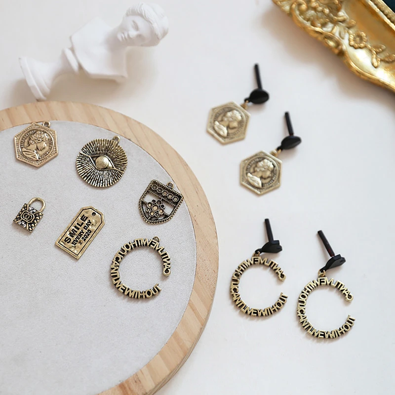 

10Pcs Geometry circular Metal Alloy Head portrait letter Charms Pendant Diy handmade Hand Made Jewelry Accessories