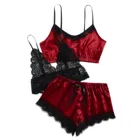 Женская пижама с V-образным вырезом и кружевом