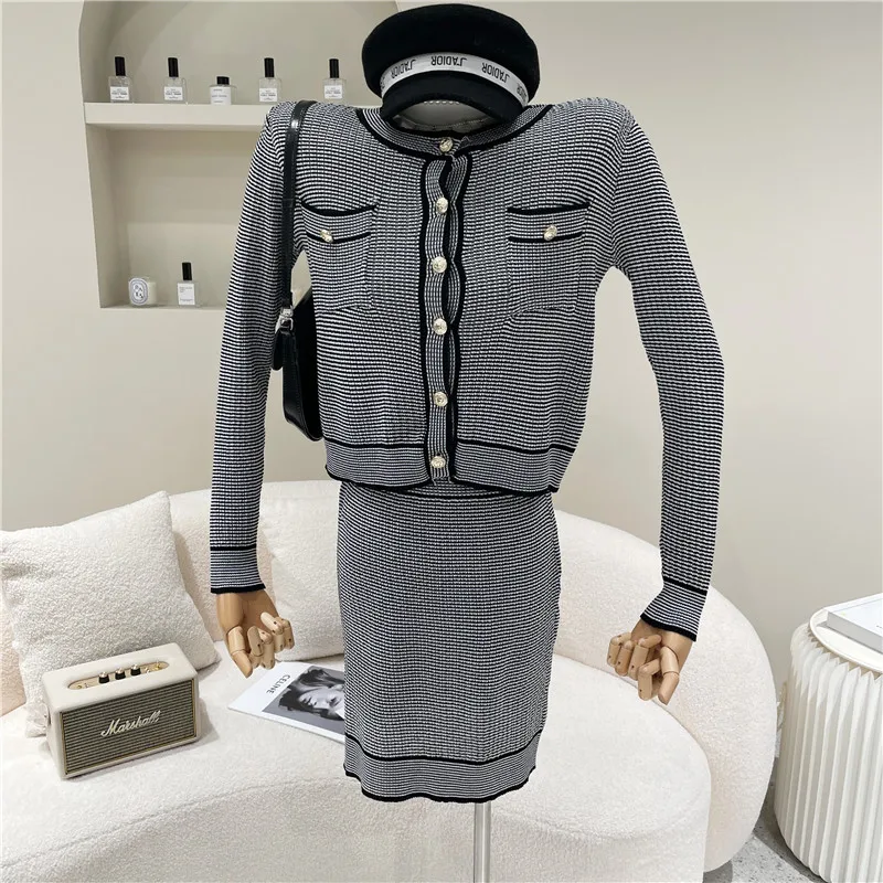 

Two Piece Set Women Spring Summer 2021 Niche Design Contrast Color Sweater Cardigan Coat + High Waist Buttock Skirt Knitted Suit