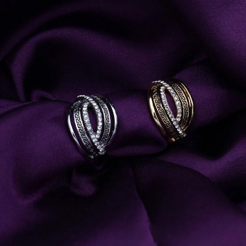 

Trendy Punk Zircon Ring For Man And Women Hip Hop Irregular Twist Party Personality Accessories For Couples Memorial Gifts