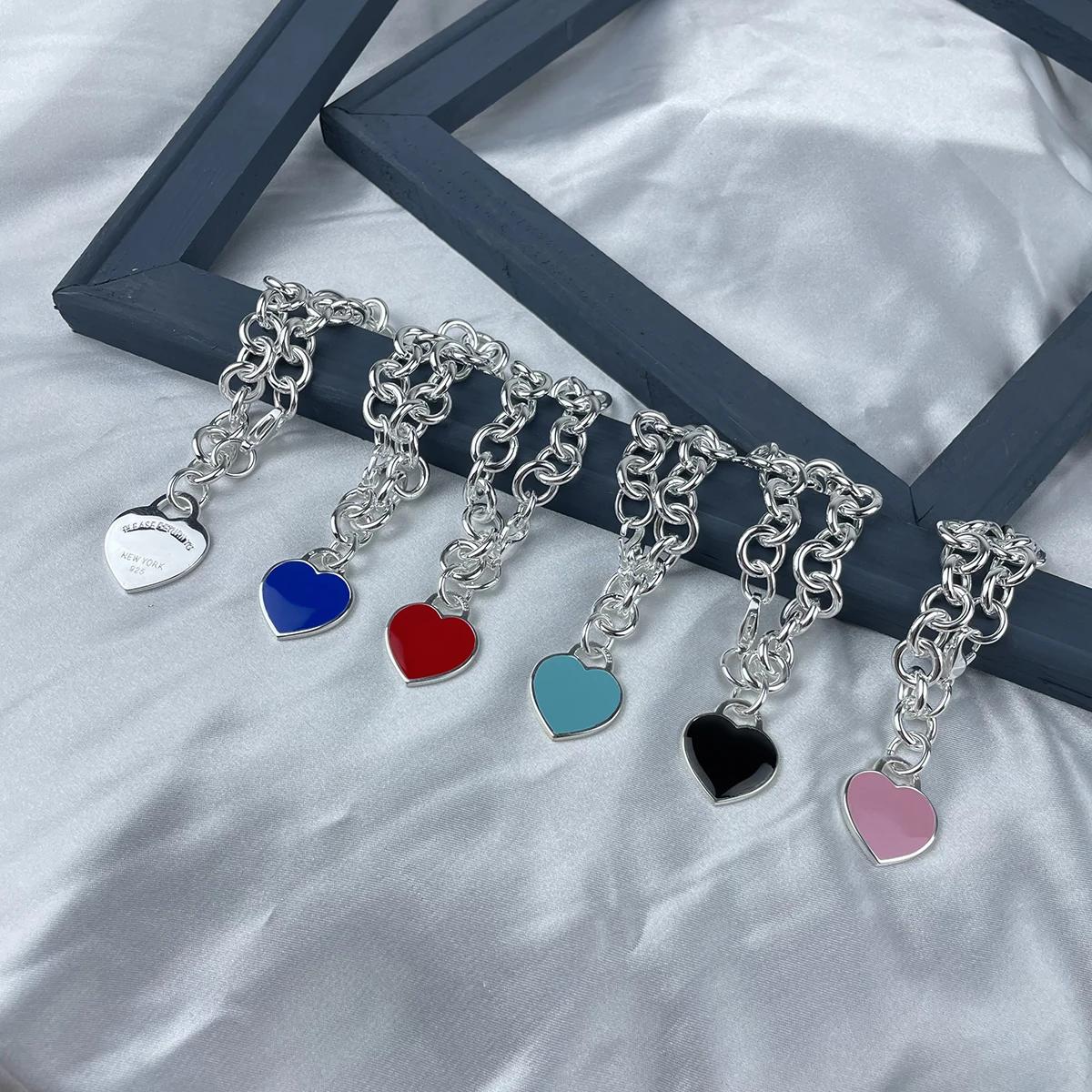 

Lovely heart-shaped bracelet, a luxury brand. Classic Love Jewelry, Glamour Jewelry, Engagement Gift, Free Shipping, Girlfriend