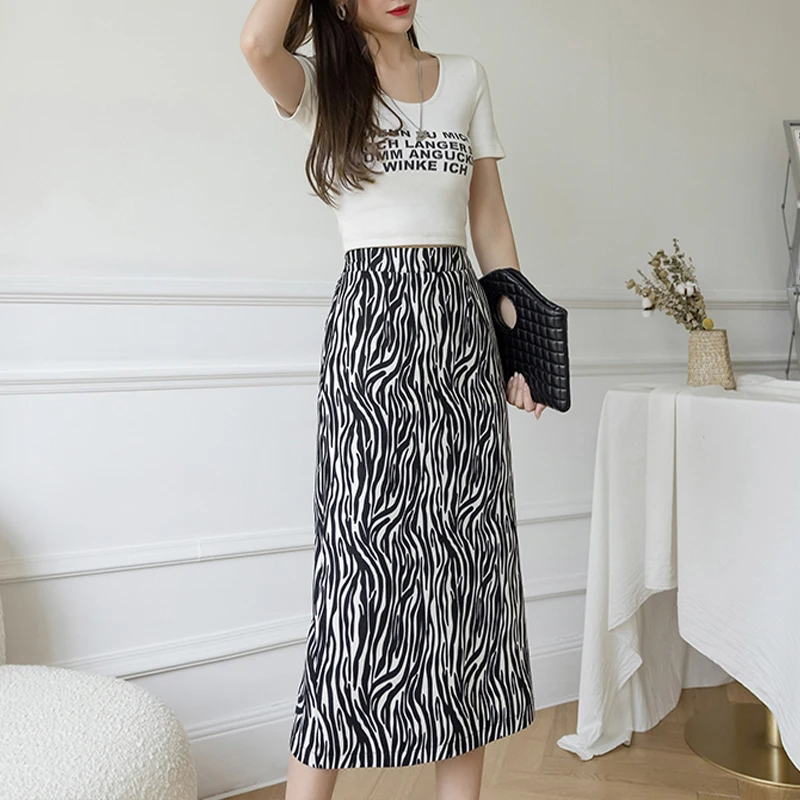 Юбка женская трапециевидная тонкая с завышенной талией принтом зебры большого