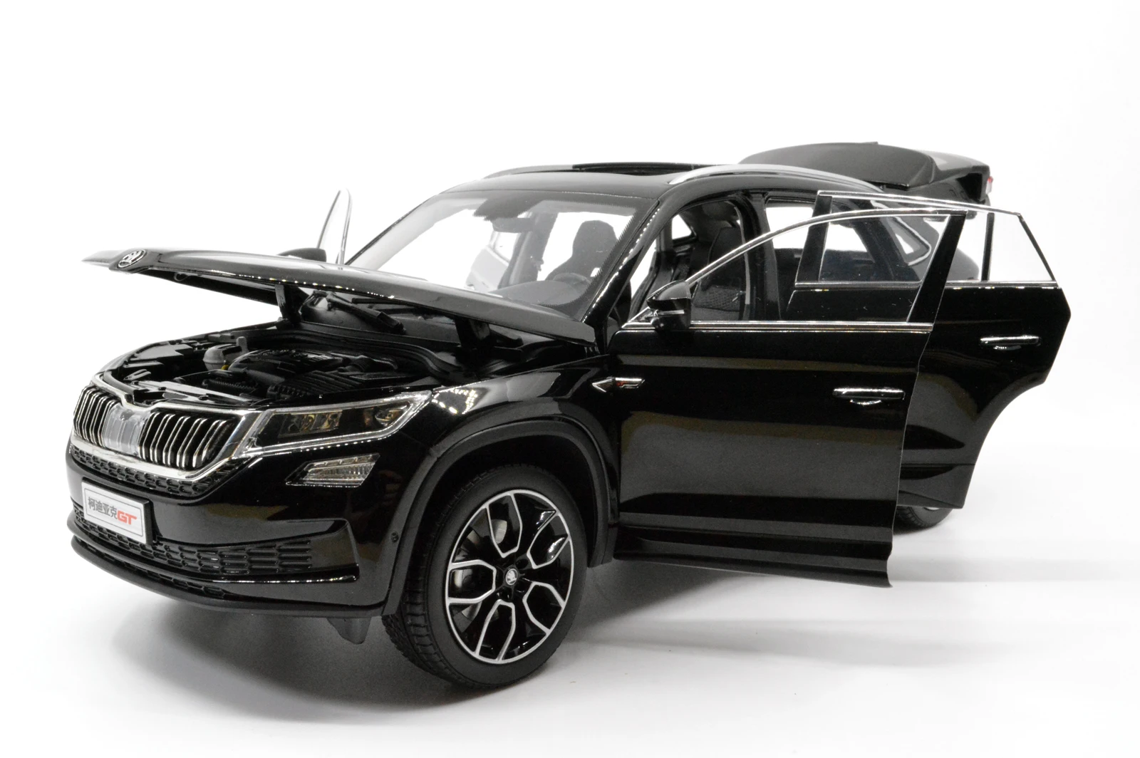 Модель Paudi 1/18 1:18 Масштаб Skoda Kodiaq GT SUV черный литой модельный автомобиль игрушка двери автомобиля открыть