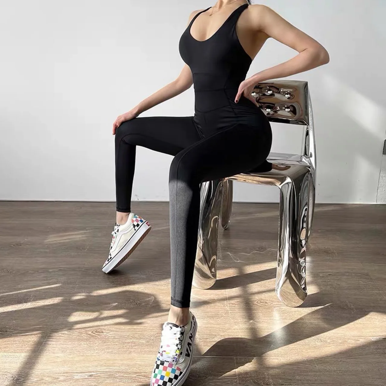 Комбинезон для фитнеса без рукавов с вкладышами |