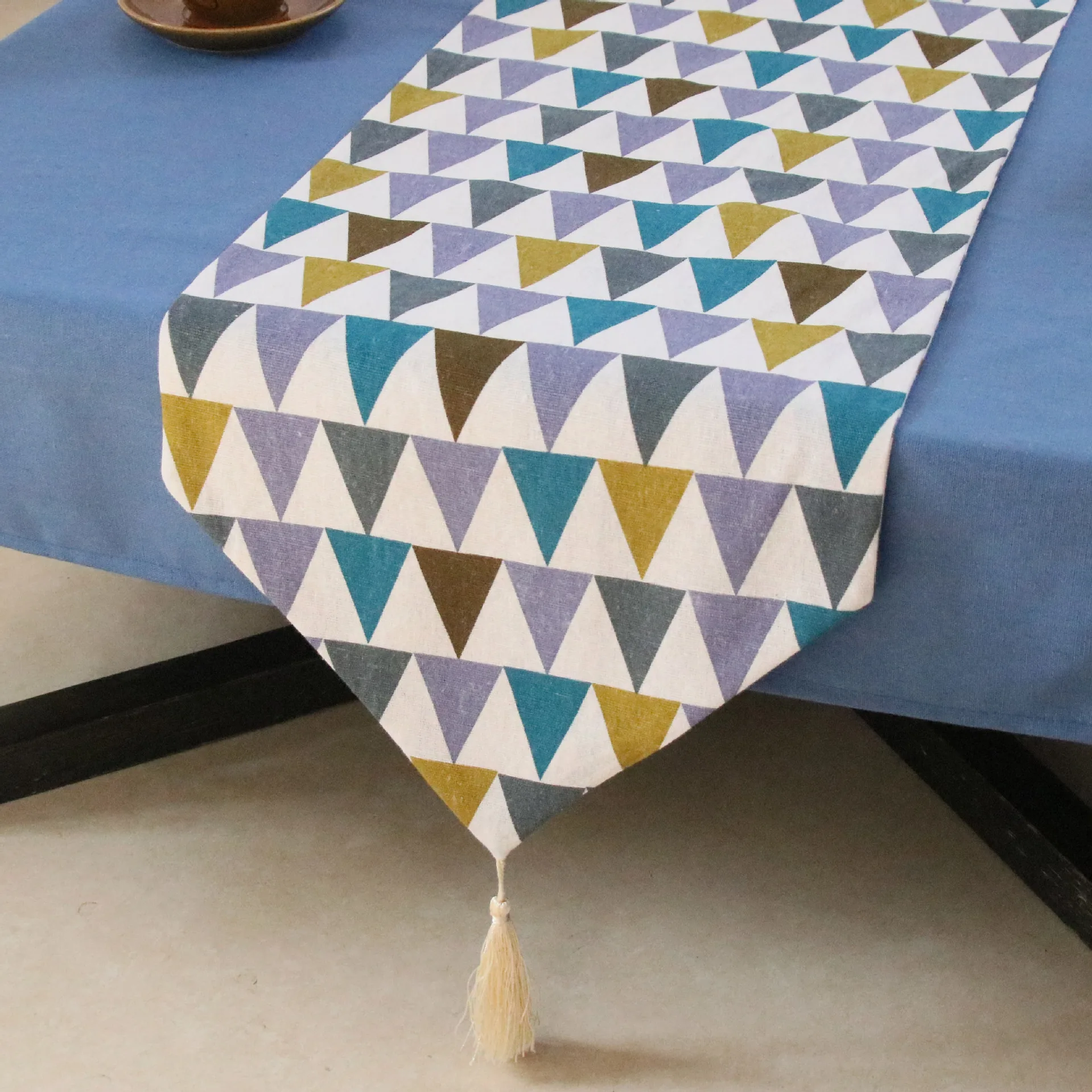 

Plaid wave pattern elegant cotton and linen table runner simple Japanese retro decoration table decoration art