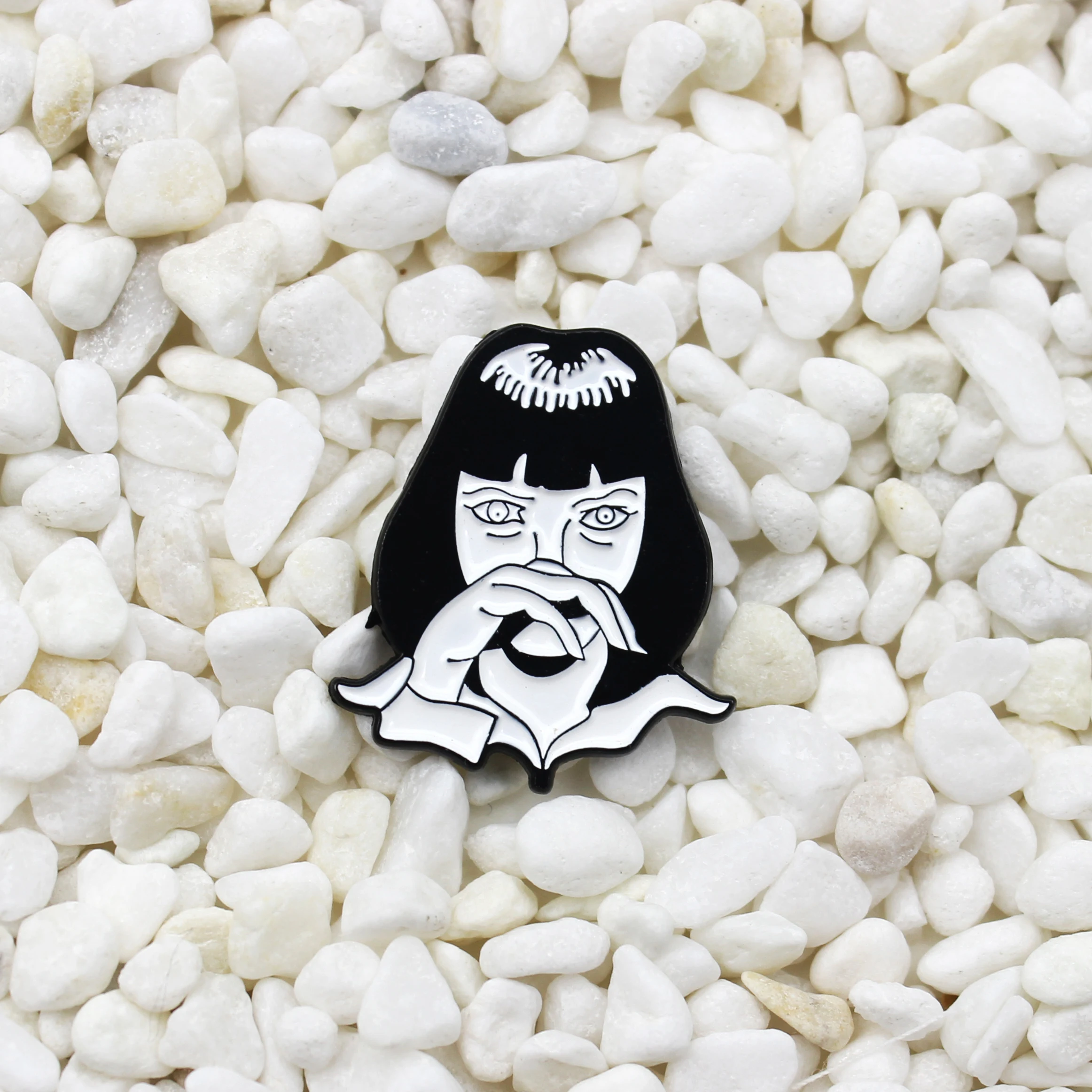 Персонаж Фильма Миа Уоллес мультфильм изображение металлическая брошь Qi Liuhai