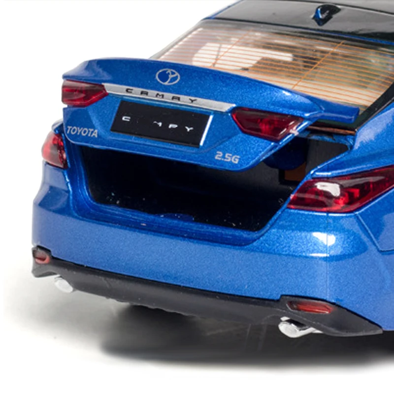 

132 Camry Model Car Diecasts & Toy Vehicles Alloy Metal Toy Vehicles With Light Sound Simulation Shock Absorber For Collection