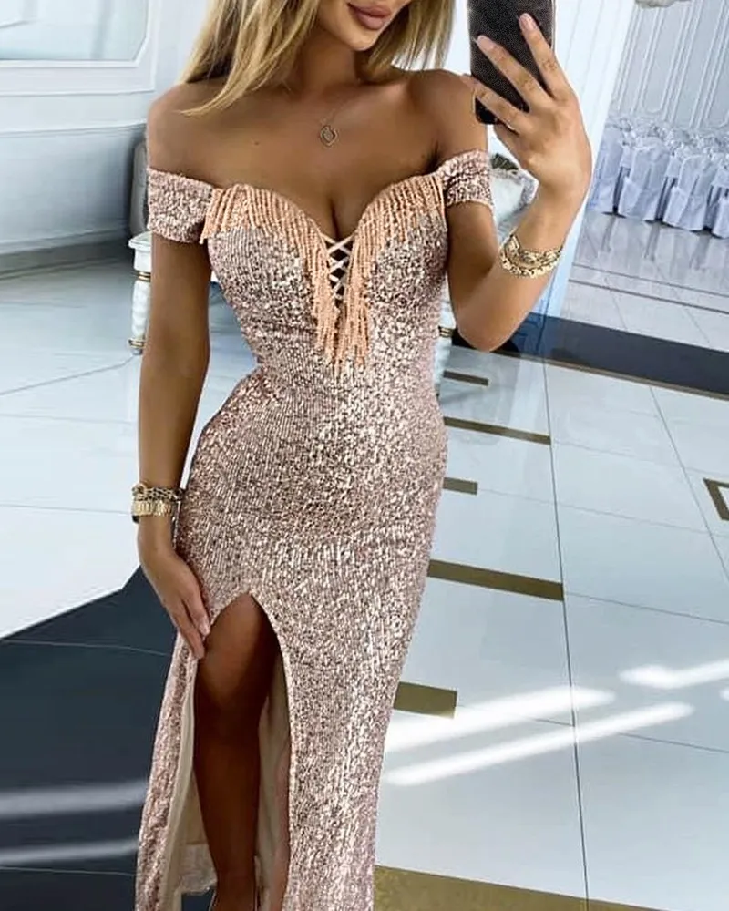 

Вечернее платье с открытыми плечами, высоким разрезом и кисточками