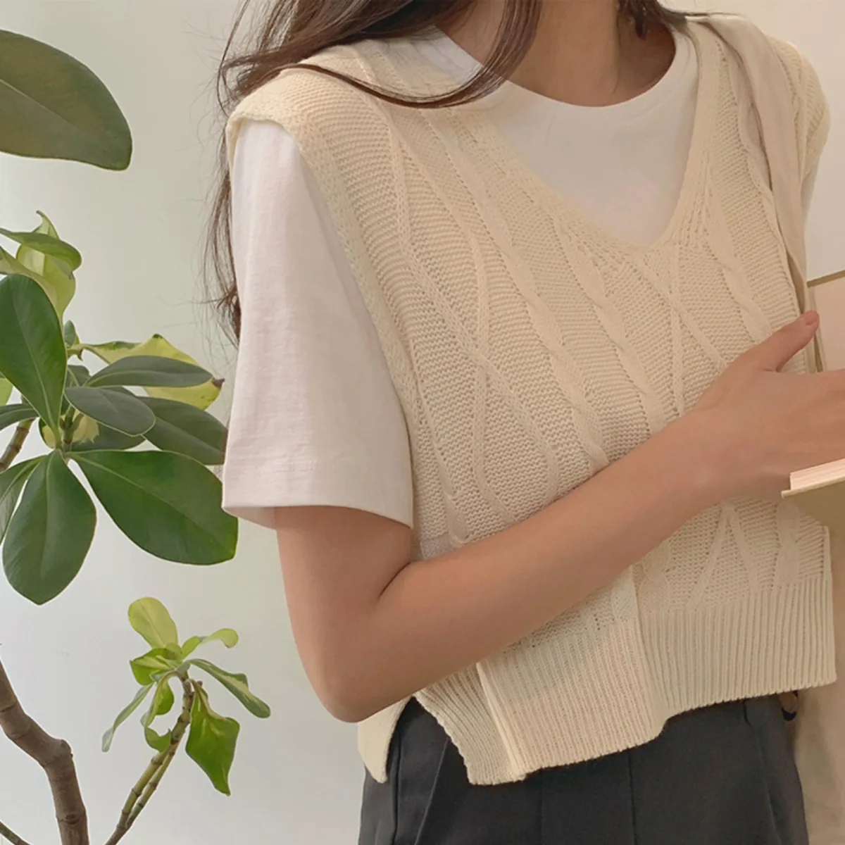 

LALUMAI women's sweaters sleeveless Knitted vest sweater V-neck vest top solid color casual top sweater Pullovers