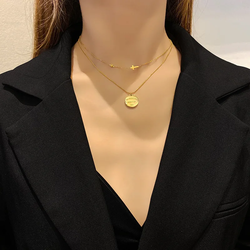 

Simple retro web celebrity temperament double letter round titanium steel clavicle chain design sense cross accessories necklace