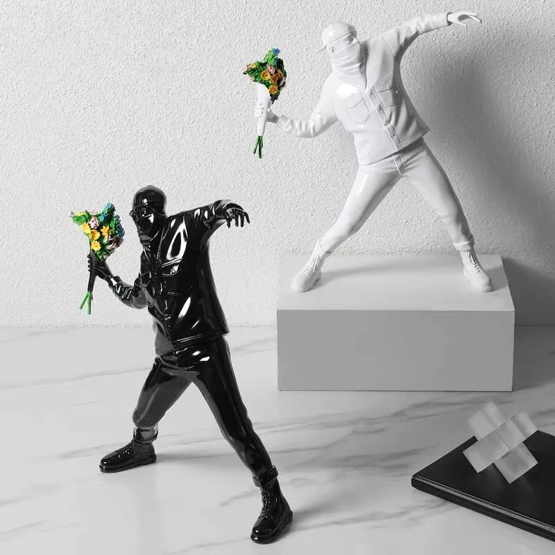 

Throwing flowers resin boy decoration creative light luxury living room Banksy desktop art character sculpture home decoration