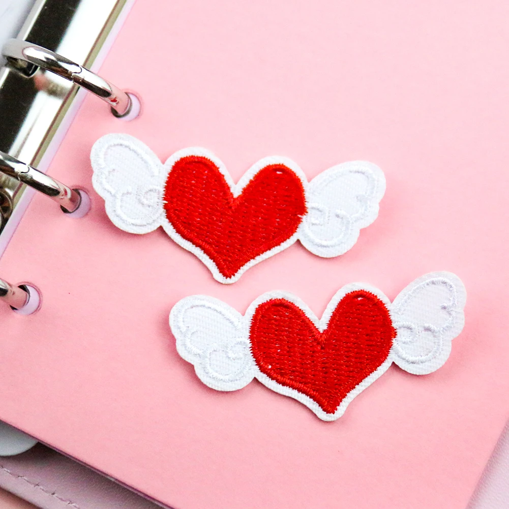 Аппликация с вышивкой в виде сердца красного цвета 5 шт. | Дом и сад