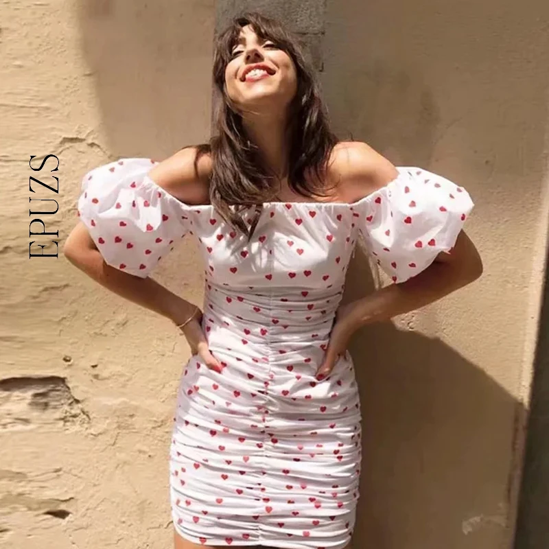 Летнее белое платье с рюшами и принтом сердца женское мини открытыми плечами