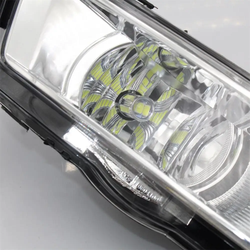 Правый боковой светодиодный светильник для Skoda Rapid 2013 2014 2015 2016 2017 автомобильный