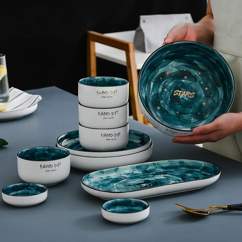 Фарфоровая керамическая тарелка с зелеными звездами и золотой инкрустацией для