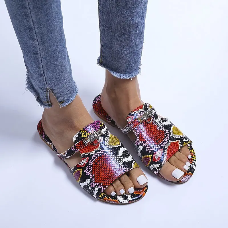 

Шлепанцы женские дизайнерские, со змеиным принтом, на плоской подошве, лето 2021