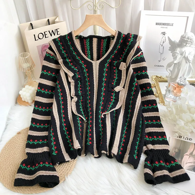 

Женский свободный пуловер с V-образным вырезом и расклешенными рукавами