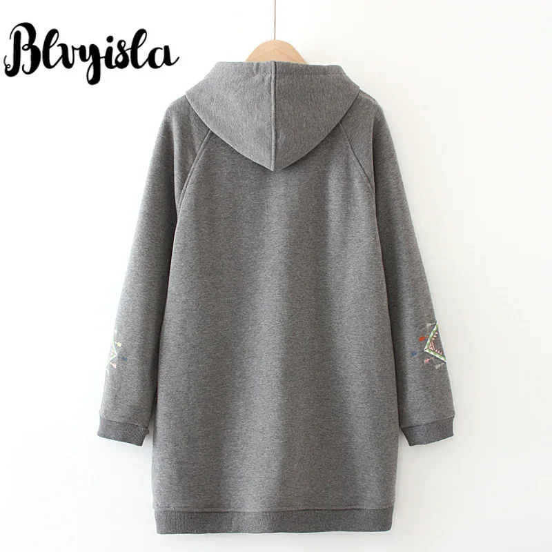 Женская флисовая толстовка с капюшоном вышивкой и асимметричным подолом размера