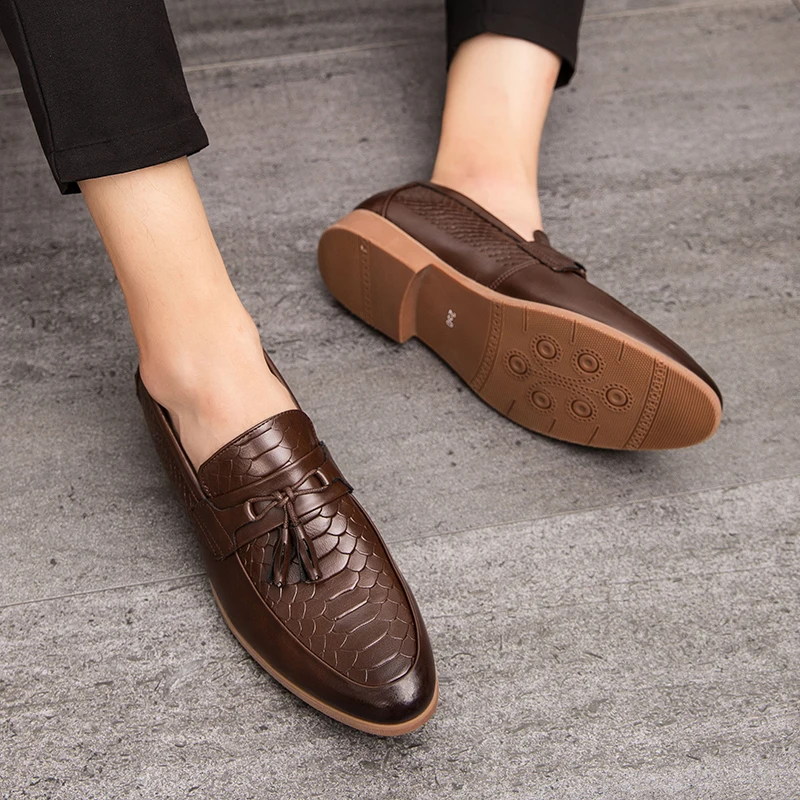 Мужские повседневные кожаные туфли удобные лоферы без застежки Уличная обувь на