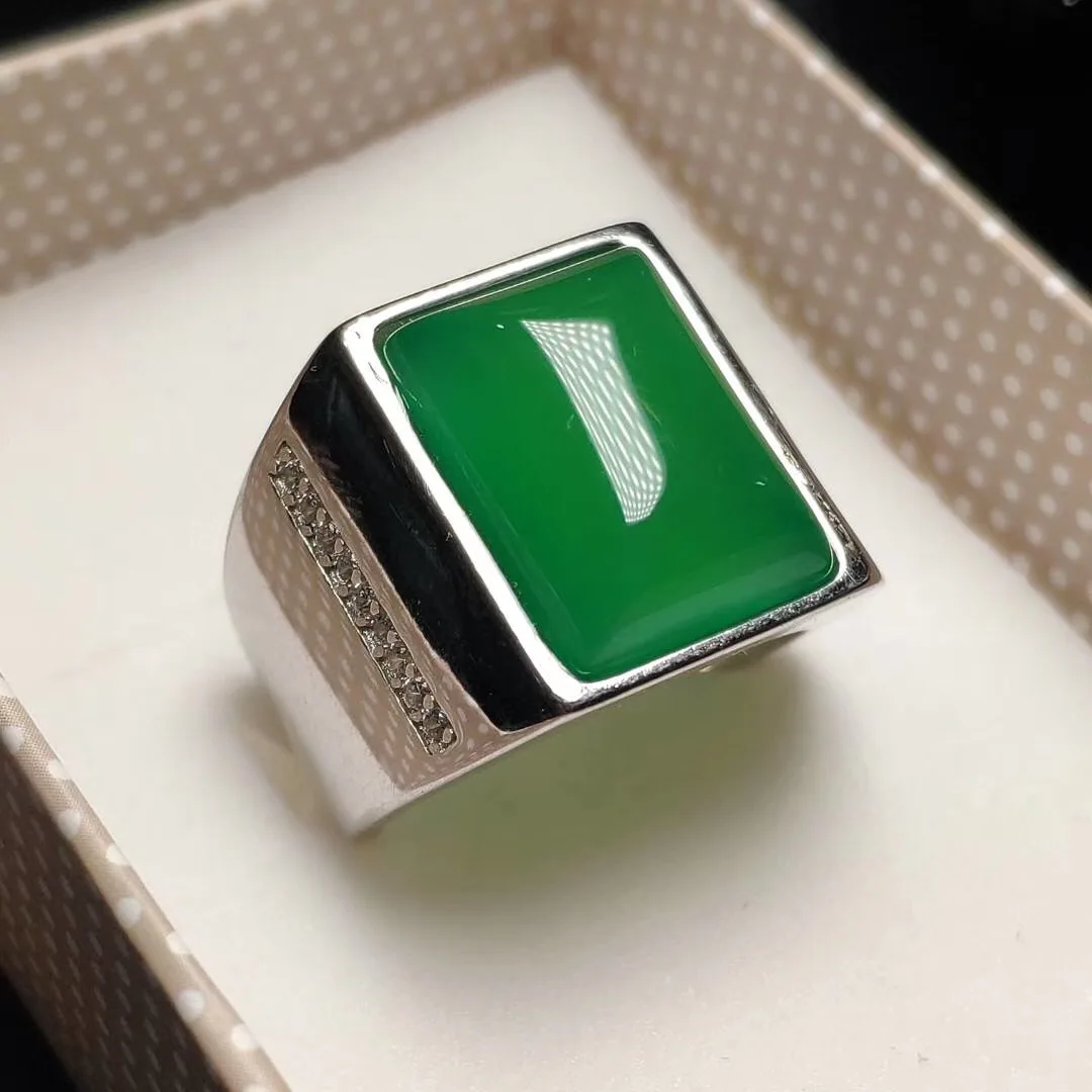 

NATURAL GREEN CHALCEDONY EMPEROR GREEN RING