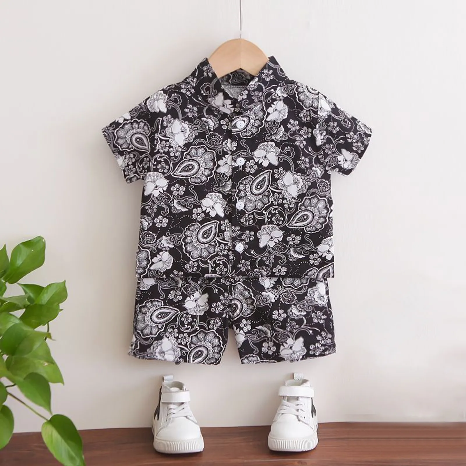 

Женский комплект одежды для мальчиков, футболка с цветочным принтом + шорты, детская пляжная одежда, Официальный спортивный костюм, летняя о...