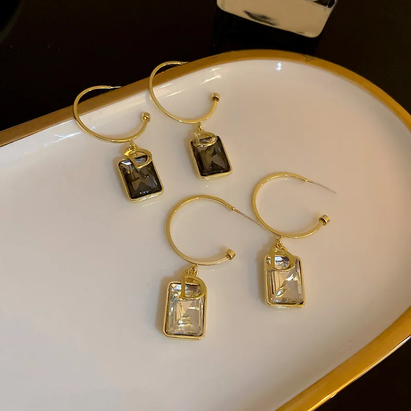 

Женские серьги квадратной формы, с кристаллами и буквами