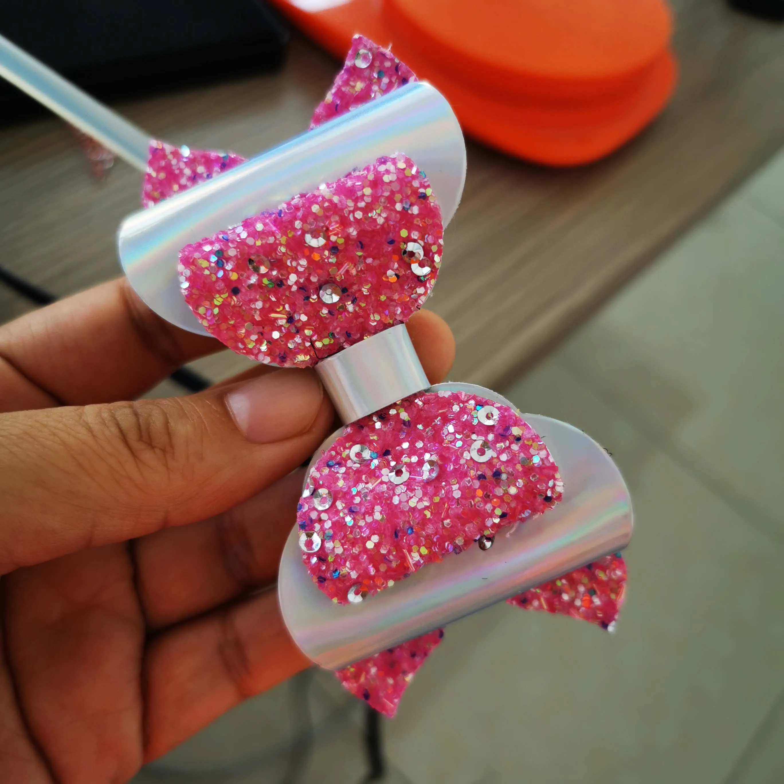 

Украшение для волос в виде банта