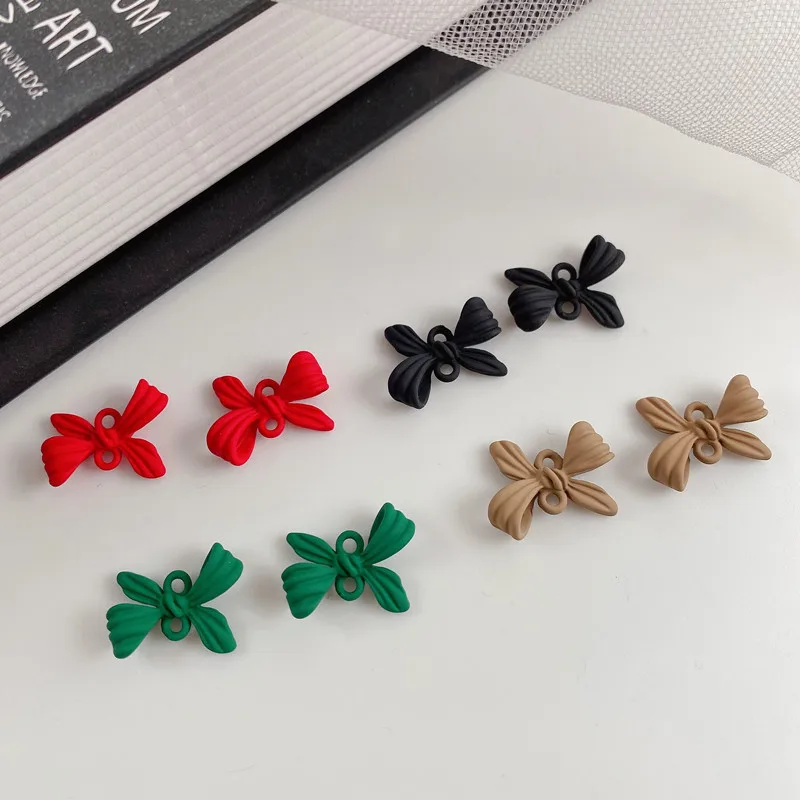 

Новый стиль 50 шт./лот цветной резиновый Рисунок мультфильм Бант Форма сплав бант шармы diy ювелирные изделия серьги/браслет аксессуары