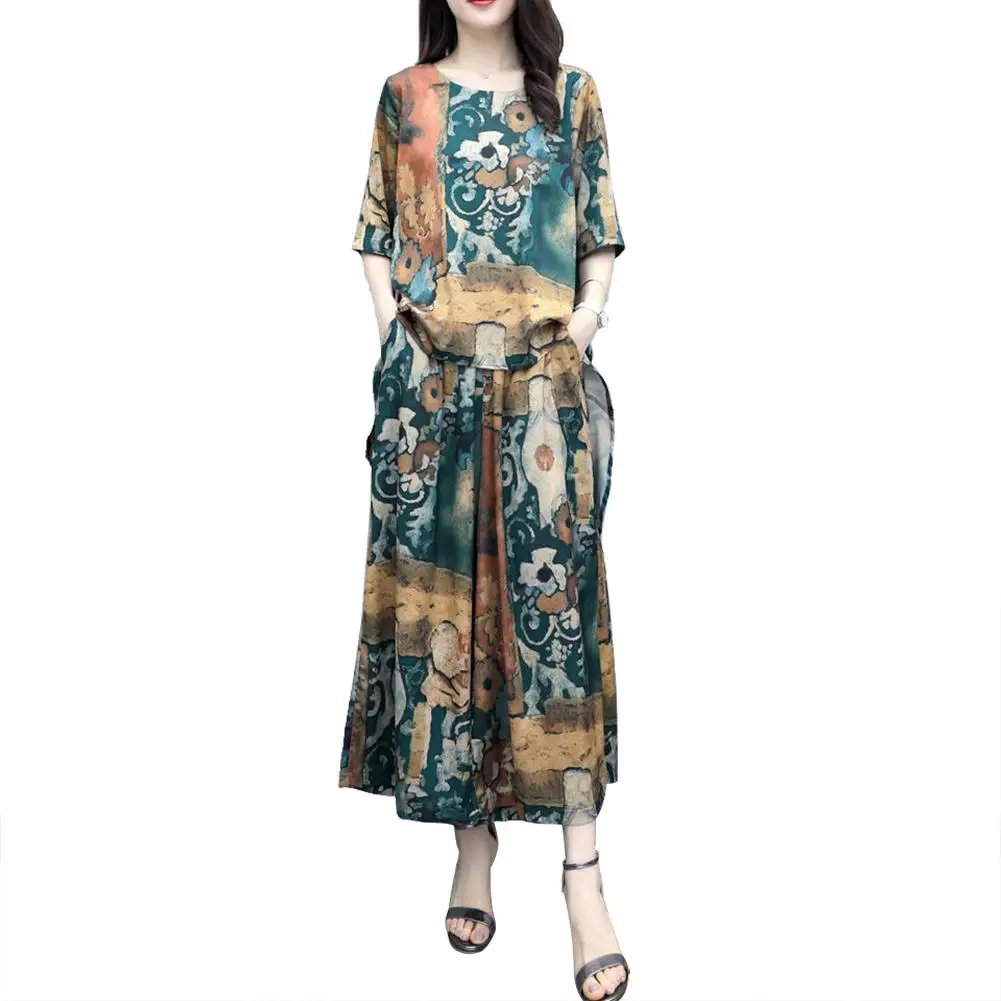 Комплект из футболки и широких брюк с цветочным принтом коротким рукавом круглым