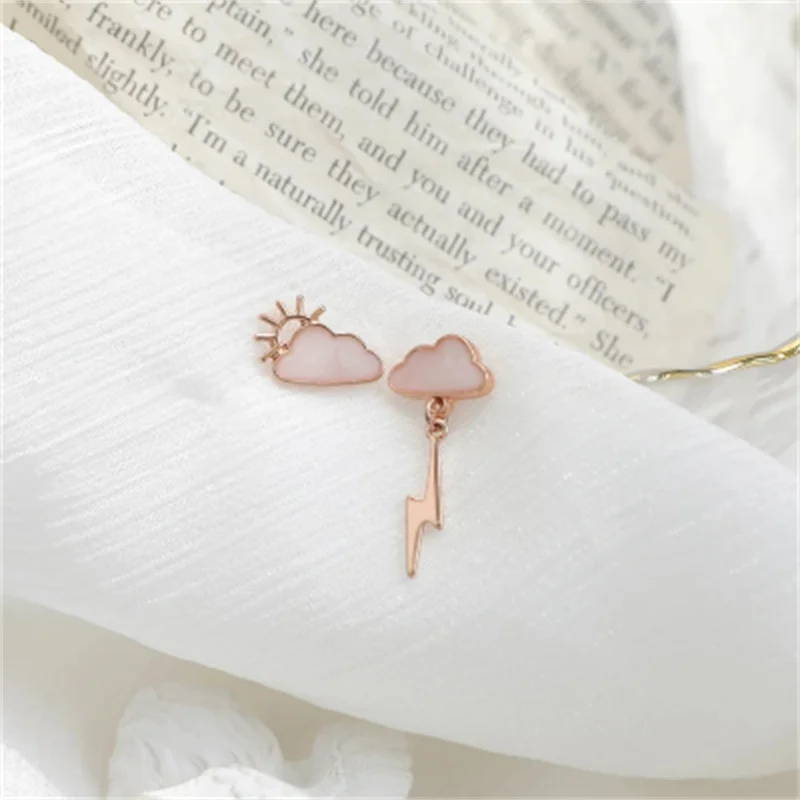 

2021 South Korean trend earrings design sense retro wind and cloud small earrings fashion women's earrings party gifts Wholesal