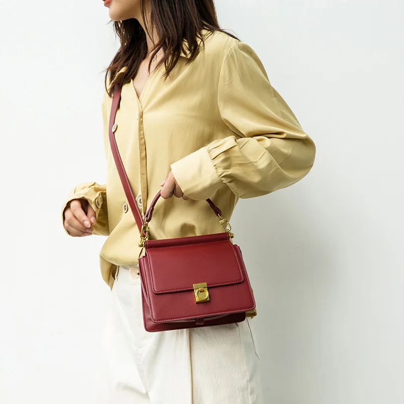 

2021 New Small Square Chain Metal Cover Type Design Shoulder Bag Messenger Female Casual Simple All-match Handbag