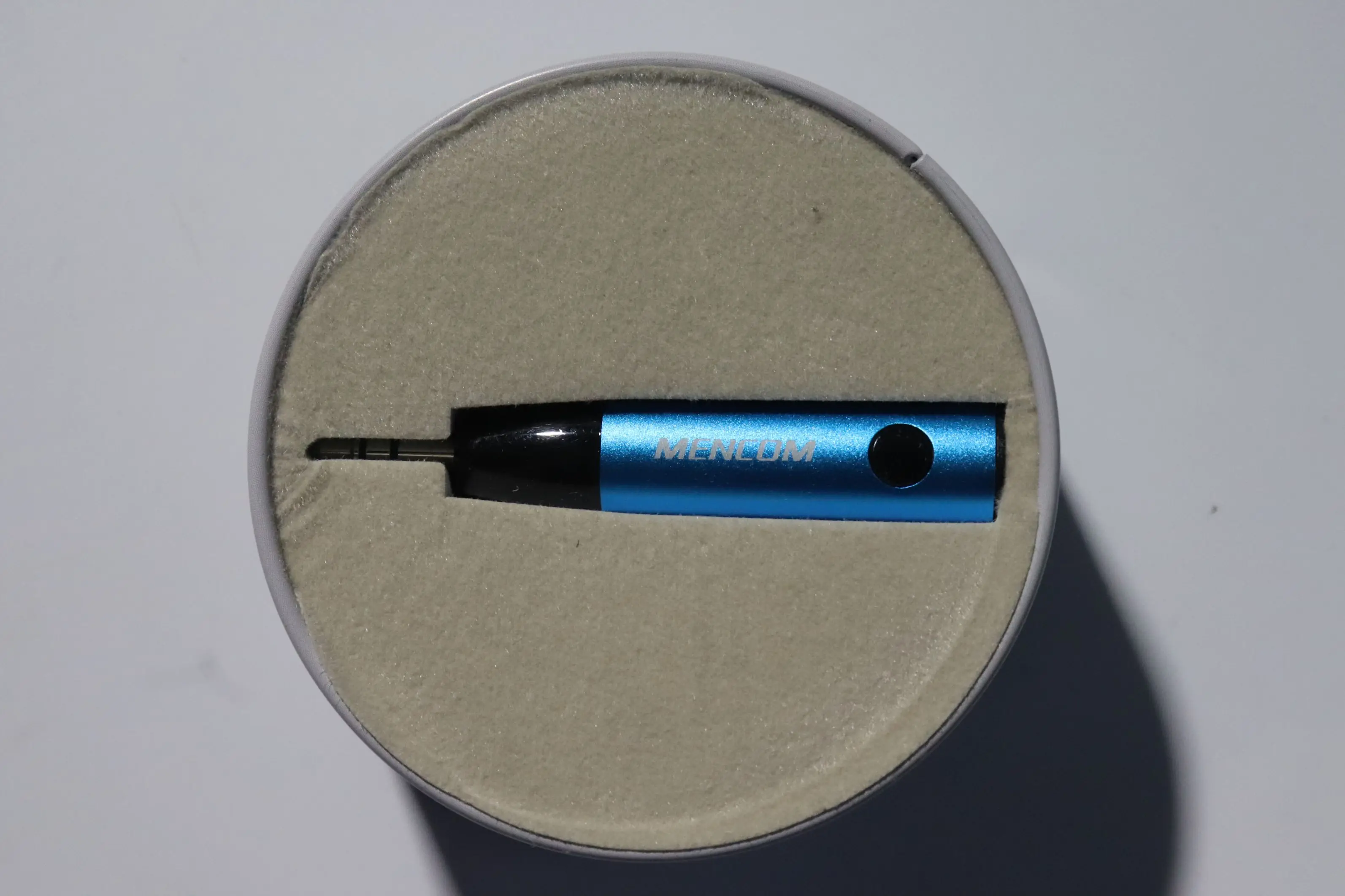 

005 Mini SIze Audio Receiver Automobile Car Handsfree Calling 3.5mm AUX Earphone Wireless Adapter