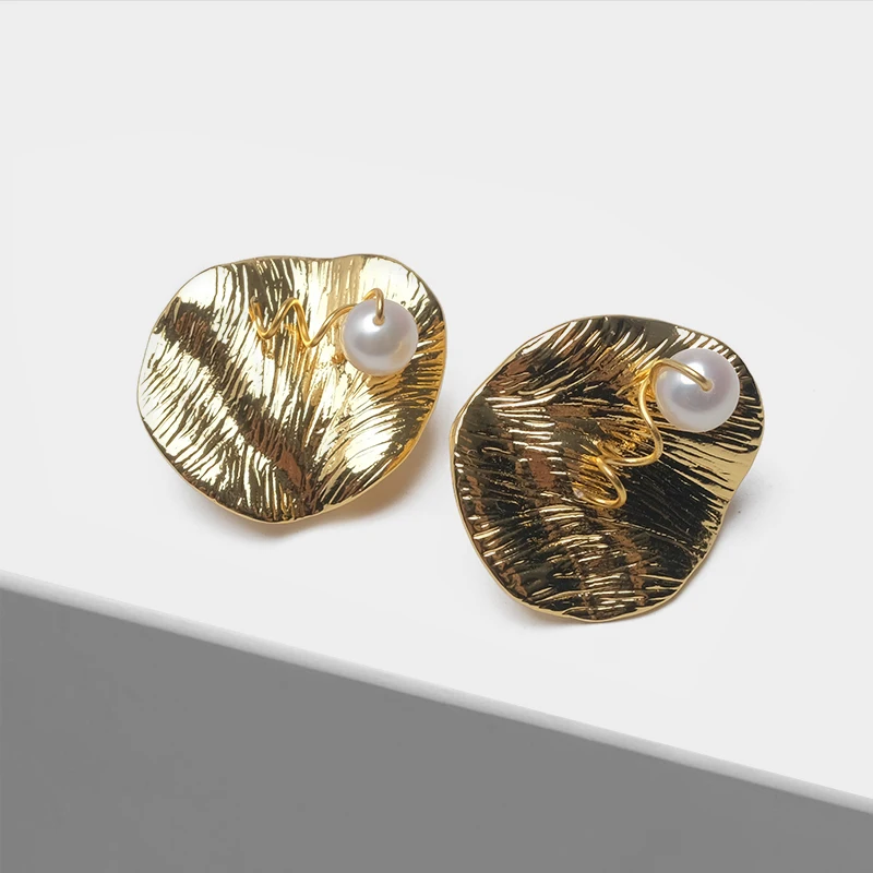 

Amorita boutique Irregular design pearl clip earrings