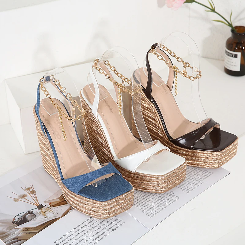 

2021 New Golden Braided Wedge Square Sandals With Lock Chain Decoration