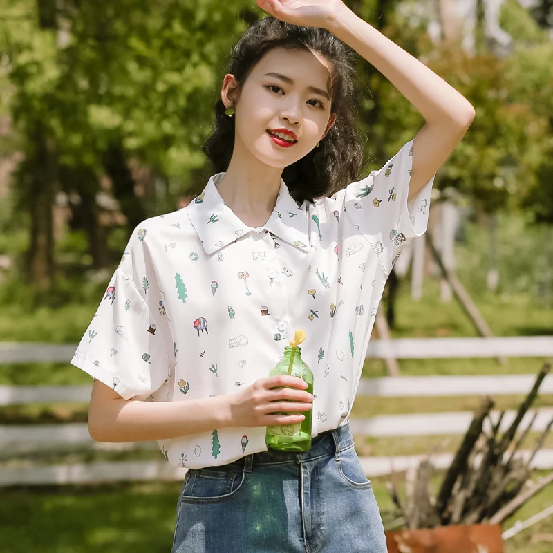 

Chic Khaki 2020 Summer Little Fresh Top Loose Cartoon Printed Shirt Female Super Popular Student Short Sleeve Printed Shirt