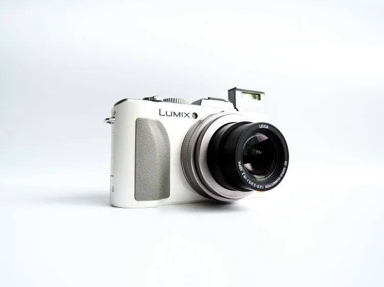 Б/у, цифрового фотоаппарата Panasonic Lumix DMC-LX5 10,1 MP Цифровая Камера с 3.8x оптическим стабилизатором изображения и 3,0-дюймовый ЖК-дисплей-черный