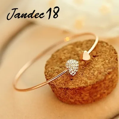 Женские браслеты с шармами золотистые подвесками в виде сердца ювелирные