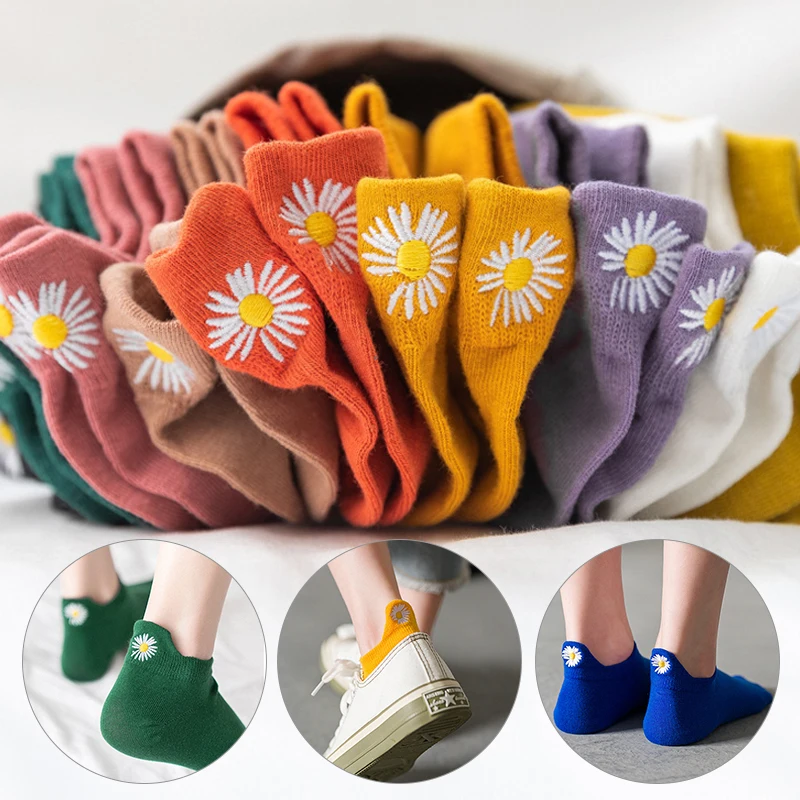 

2021 Cute Daisy Embroidery Socks Mori Girl Style Cartoon Sweet Flower Socks Slippers Happy Funny Candy Color Cotton Socks Gift