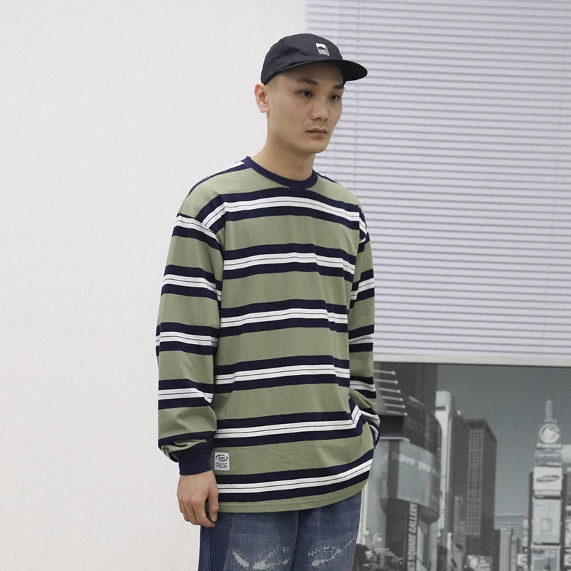 Футболка мужская с длинным рукавом и круглым вырезом в горизонтальную полоску |